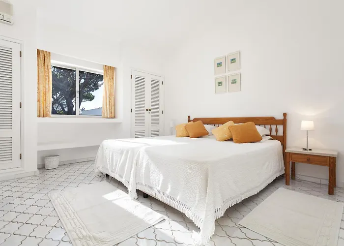 Rosa Willa Vale do Lobo